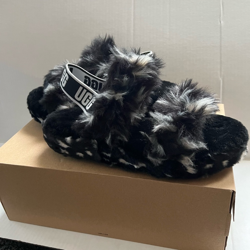 Uggs slipper size 9. New and never worn